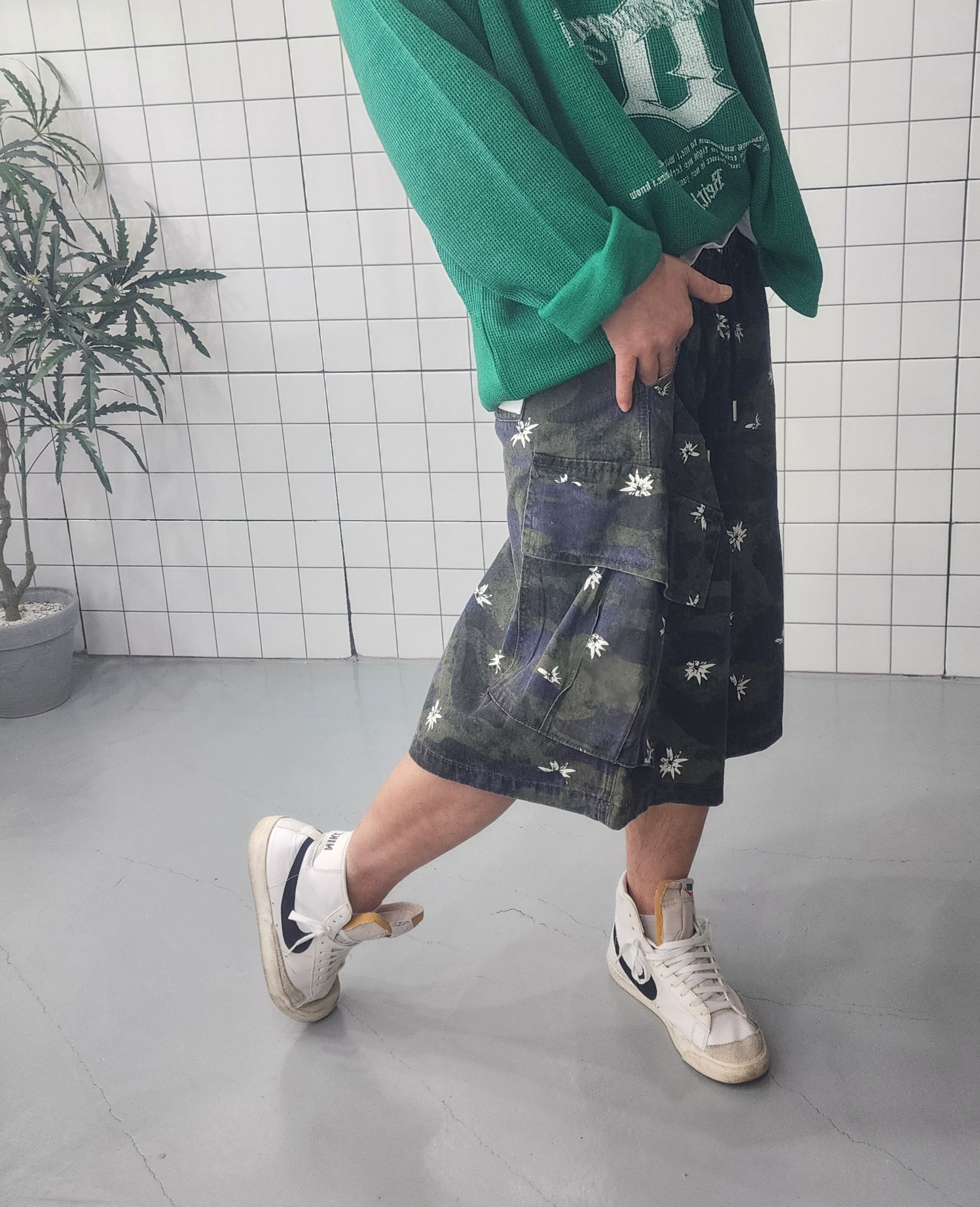 플라워 사선 카고 버뮤다 반바지 - 상세 이미지 5