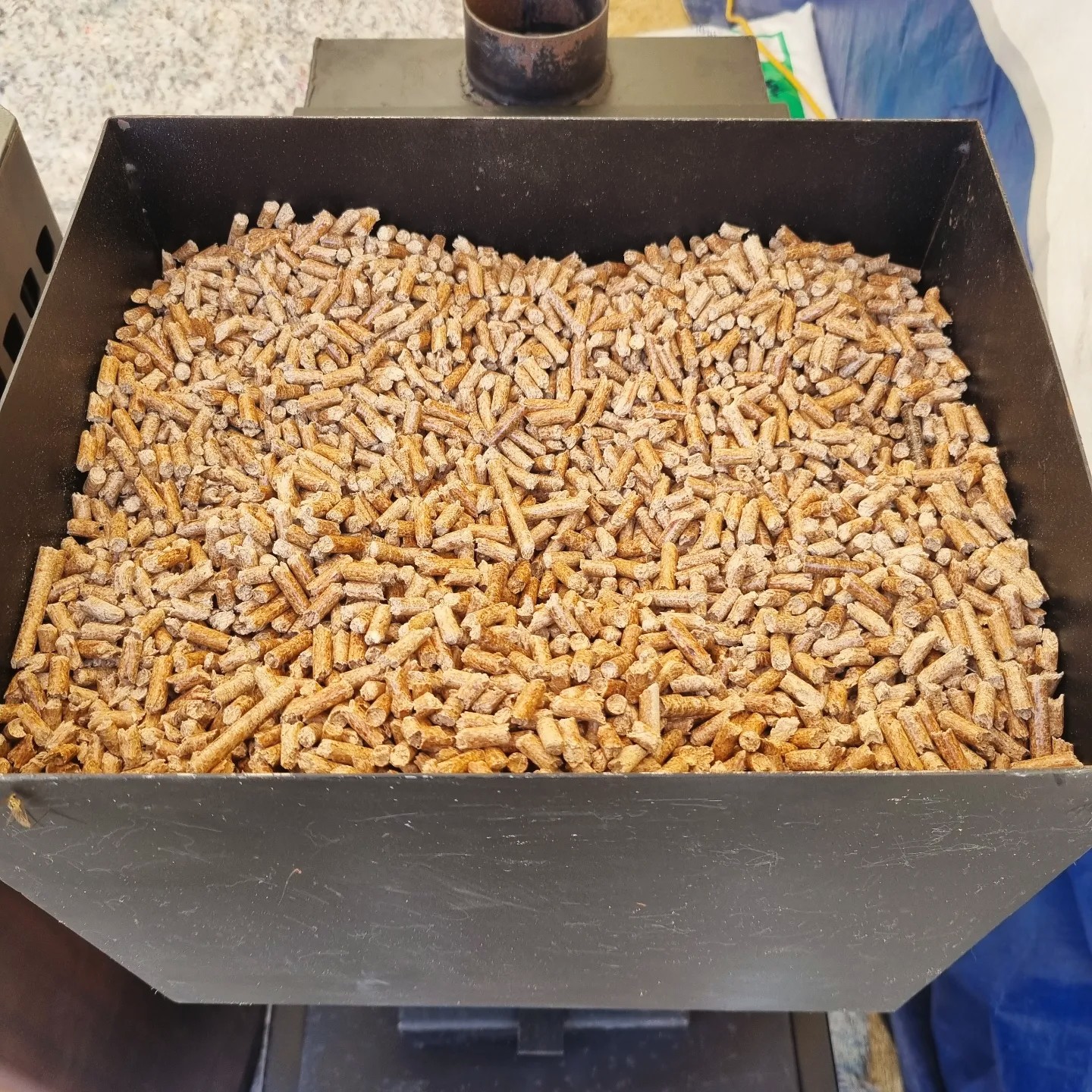화늬펠릿 우드펠렛 1등급 난방연료 파레트 20KG 50포 1톤 - 상세 이미지 5