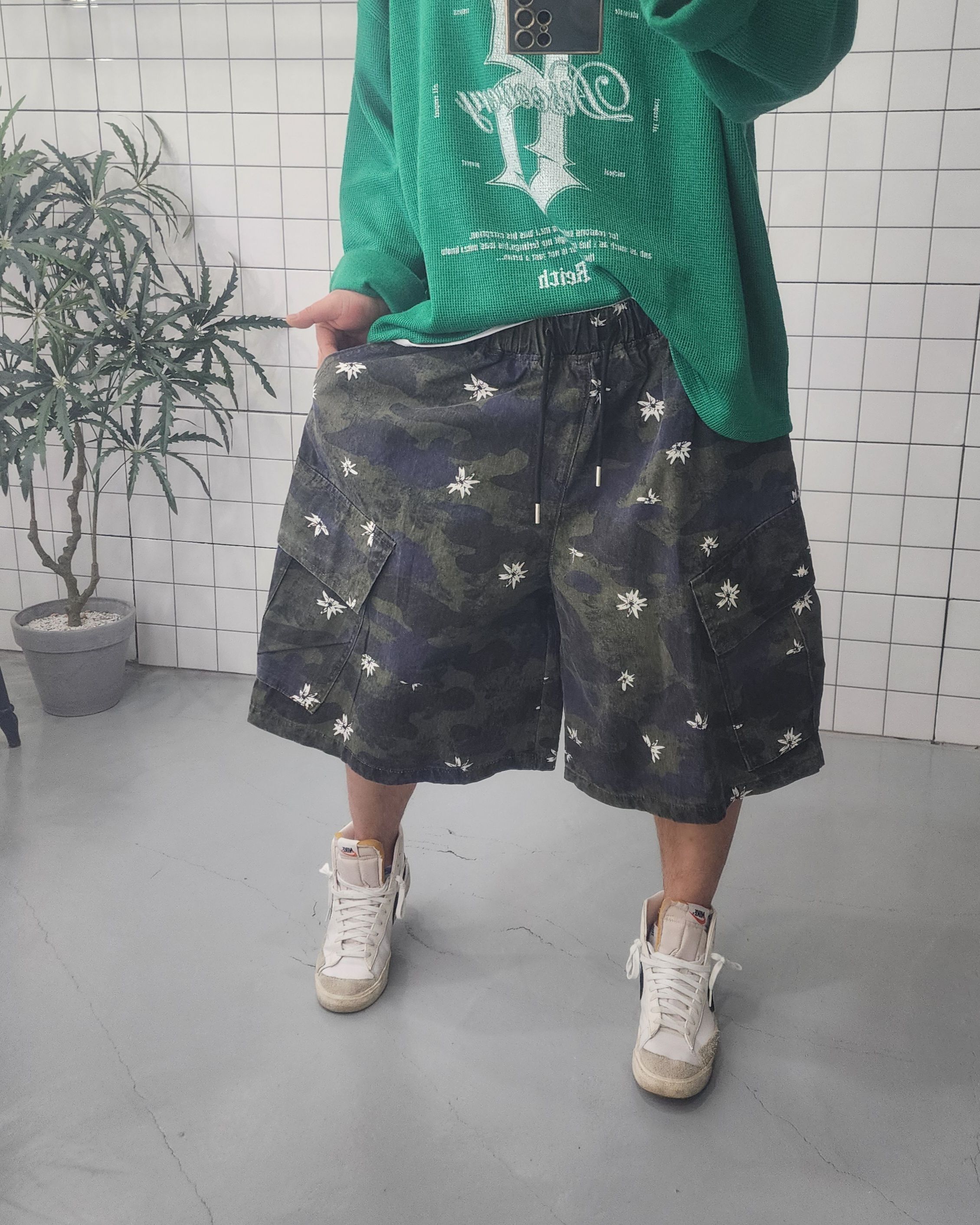 플라워 사선 카고 버뮤다 반바지 - 상세 이미지 3