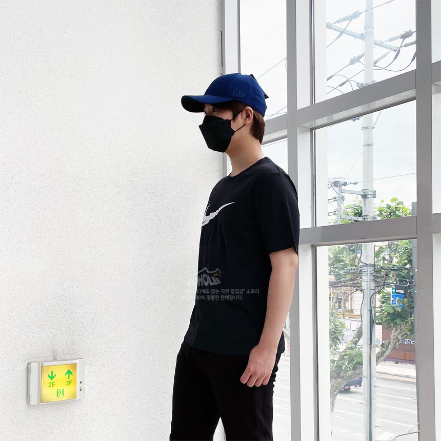 [시즌세일] 나이키 드라이핏 스우시 그래픽 남성 기능성 반팔 티셔츠 CJ5387-010, L(100) - 상세 이미지 2