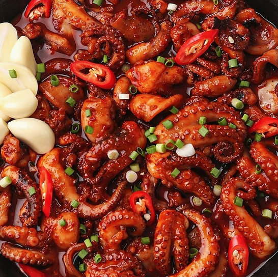 청춘불판 주꾸미볶음 300g 양념 쭈꾸미 밀키트 캠핑 혼술 안주 간편 매운 볶음 - 상세 이미지 5