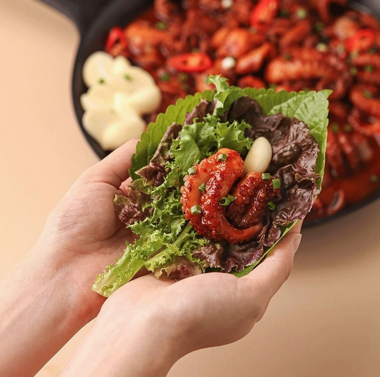 청춘불판 주꾸미볶음 300g 양념 쭈꾸미 밀키트 캠핑 혼술 안주 간편 매운 볶음 - 상세 이미지 3