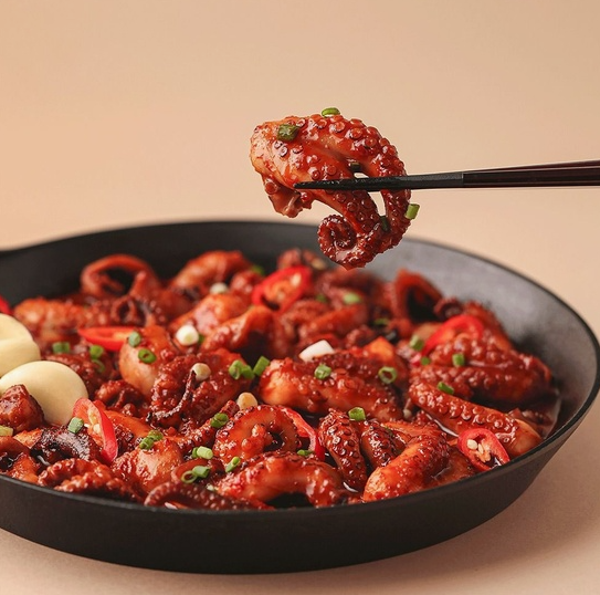 청춘불판 주꾸미볶음 300g 양념 쭈꾸미 밀키트 캠핑 혼술 안주 간편 매운 볶음 - 상세 이미지 4