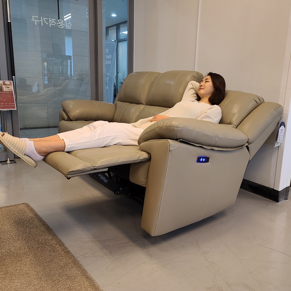 스코나 생트마리 이태리 천연 면피가죽 리클라이너 소파 스툴미포함, 진베이지, 4인용