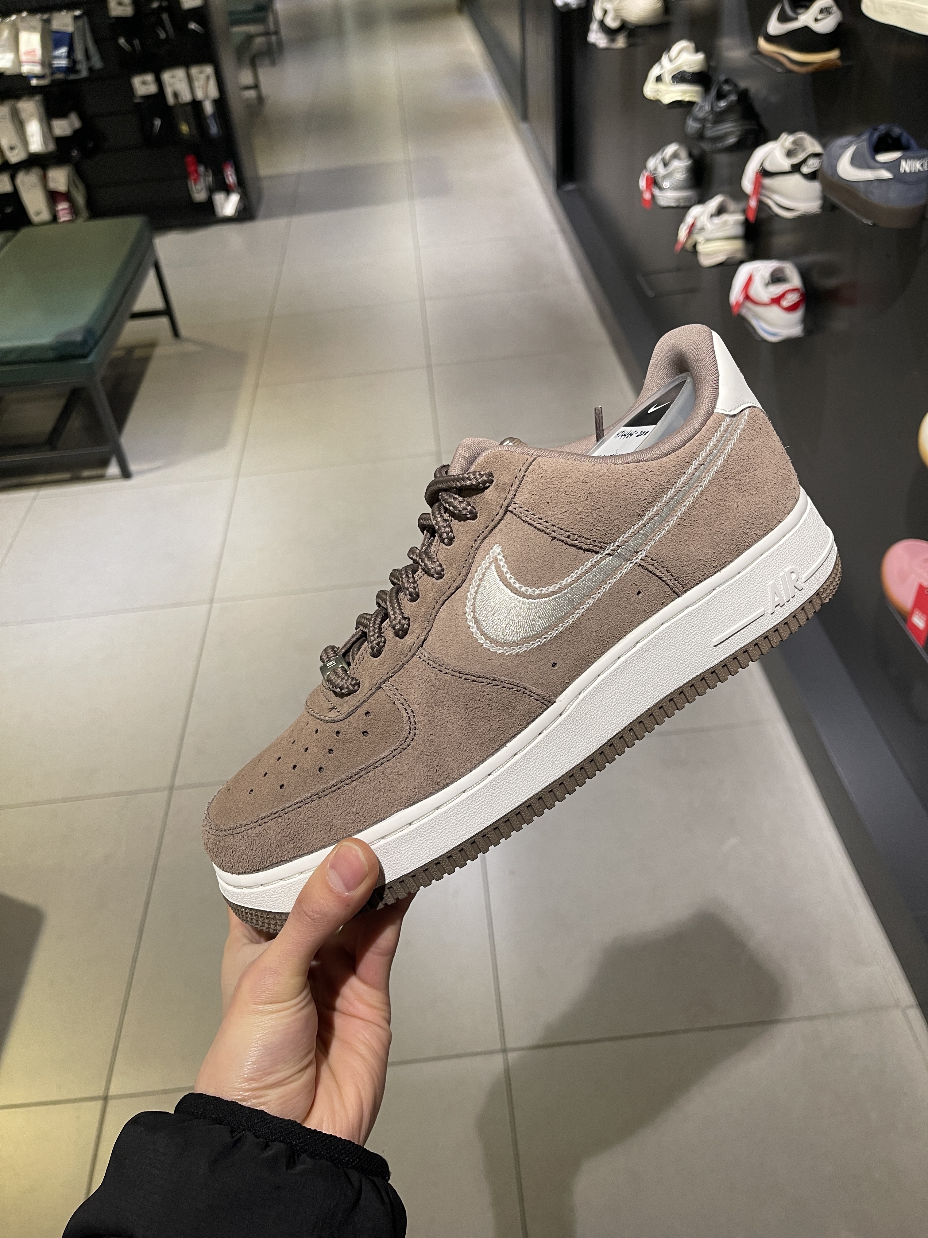 국내매장 나이키 에어포스 1 로우 07 LV8 밍크 브라운 신발 D4 HJ4465-200