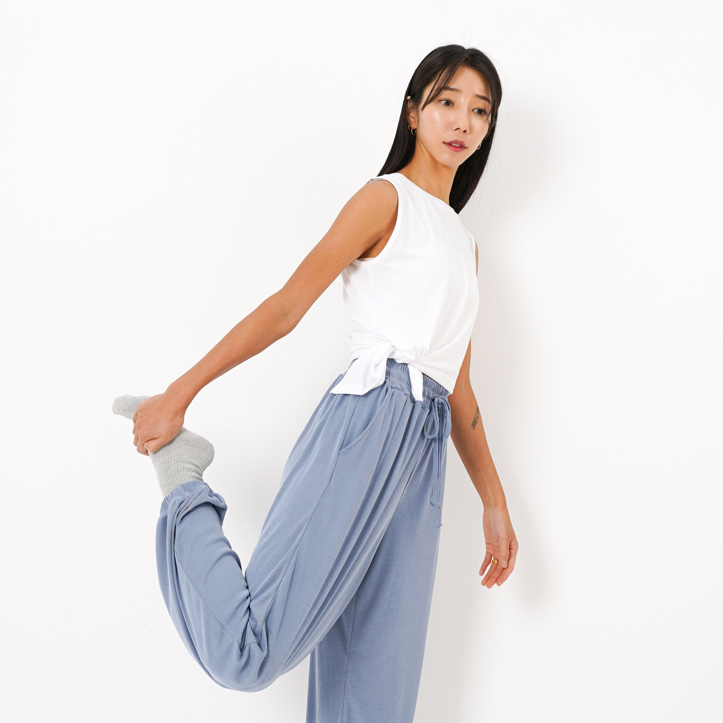 유주얼 데일리 요가 나시 커버업 요가탑 필라테스복 2color - 상세 이미지 2
