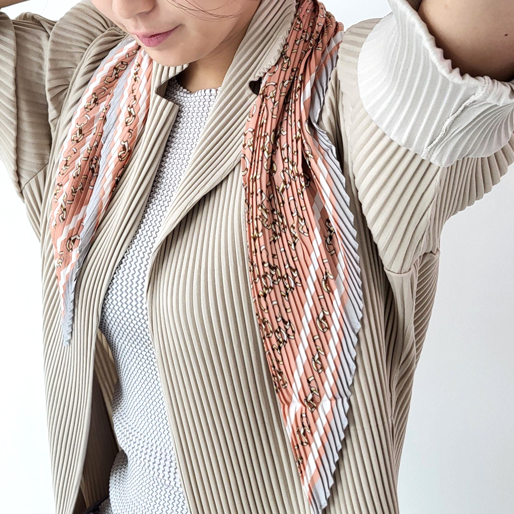 VSF41 플리츠 클래식 체인 실키한 핑크 정장 쁘띠 스카프