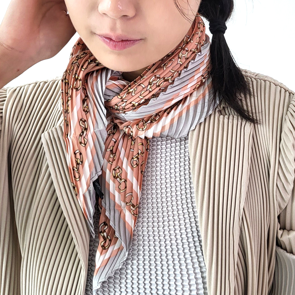 VSF41 플리츠 클래식 체인 실키한 핑크 정장 쁘띠 스카프