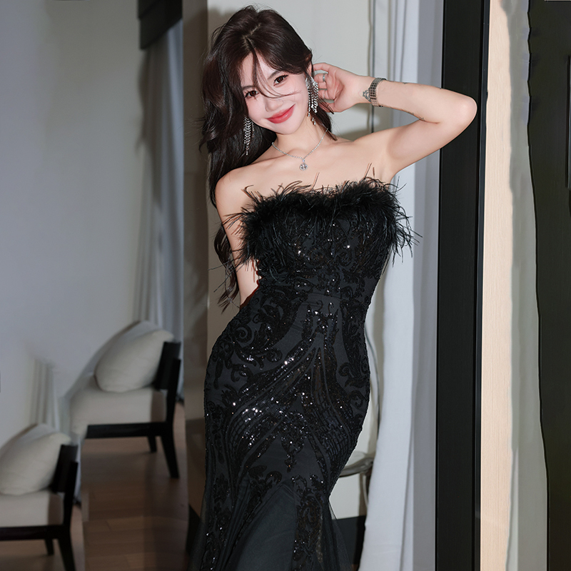 이브닝 드레스 연주회 브라이덜샤워 파티룩 여성 튜브리스 검은 타조 깃털 스팽글 웨딩 촬영 - 상세 이미지 3