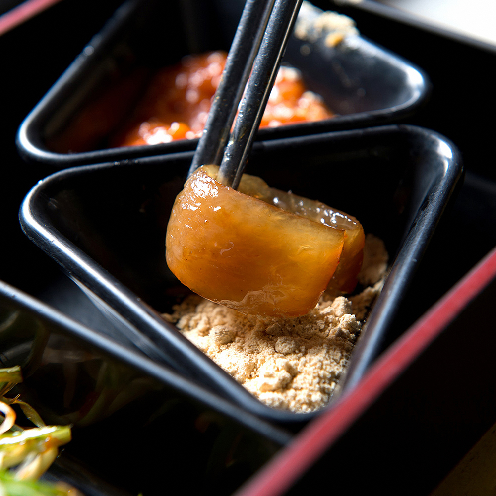 한돈 냉동 돼지껍데기 구이 볶음용 500g, 4개