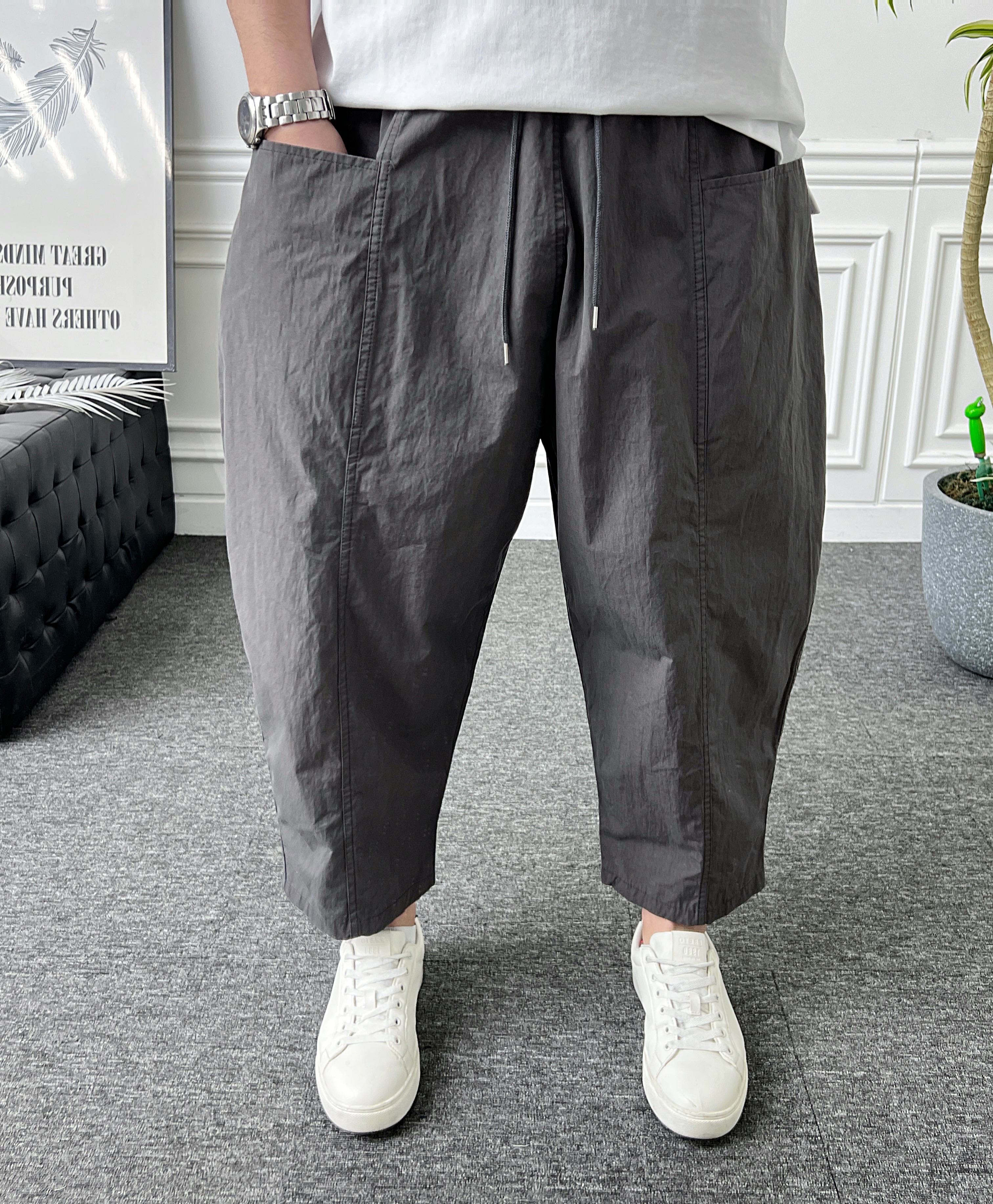 남자 벌룬팬츠 9부 밴딩 앞포켓 절개 바스락 배기바지 - 상세 이미지 4