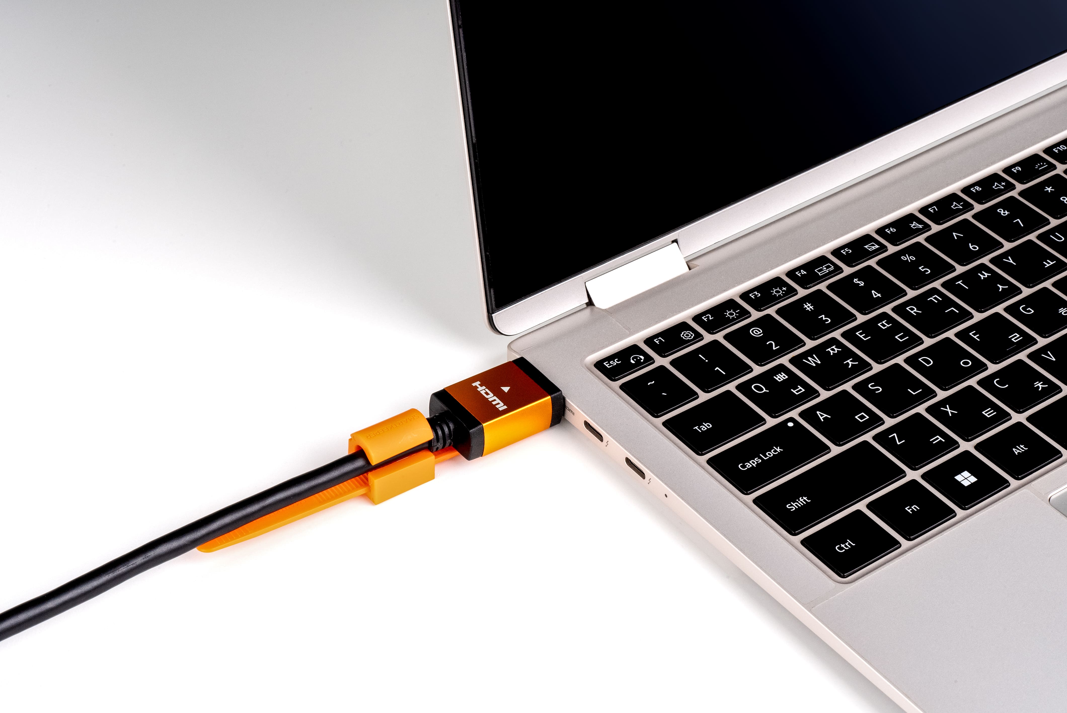 [공식총판] 스마트키퍼 HDMI Cable Grip 이탈 방지 잠금 베이직팩(홀더1+스트랩2) - 상품 이미지