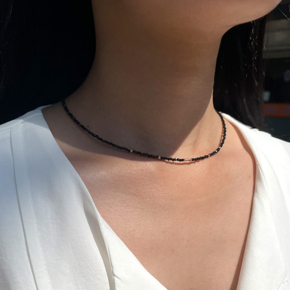 14K 2mm 금 볼 천연 블랙 스피넬 원석 목걸이 - 상세 이미지 3