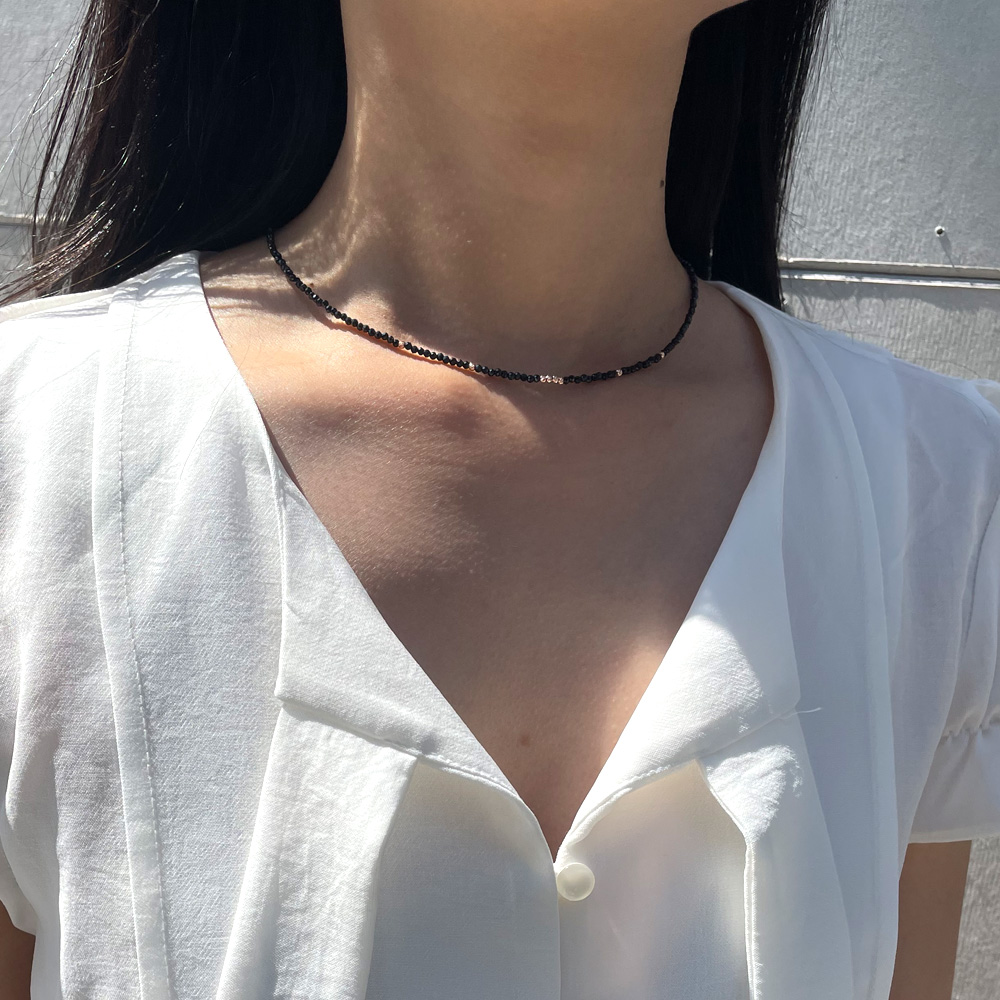 14K 2mm 금 볼 천연 블랙 스피넬 원석 목걸이 - 상세 이미지 4