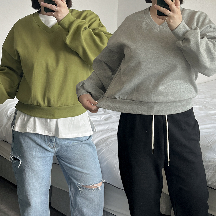 브이넥맨투맨 크롭맨투맨 세미크롭 무지 오버핏 스웻셔츠 - 상품 이미지