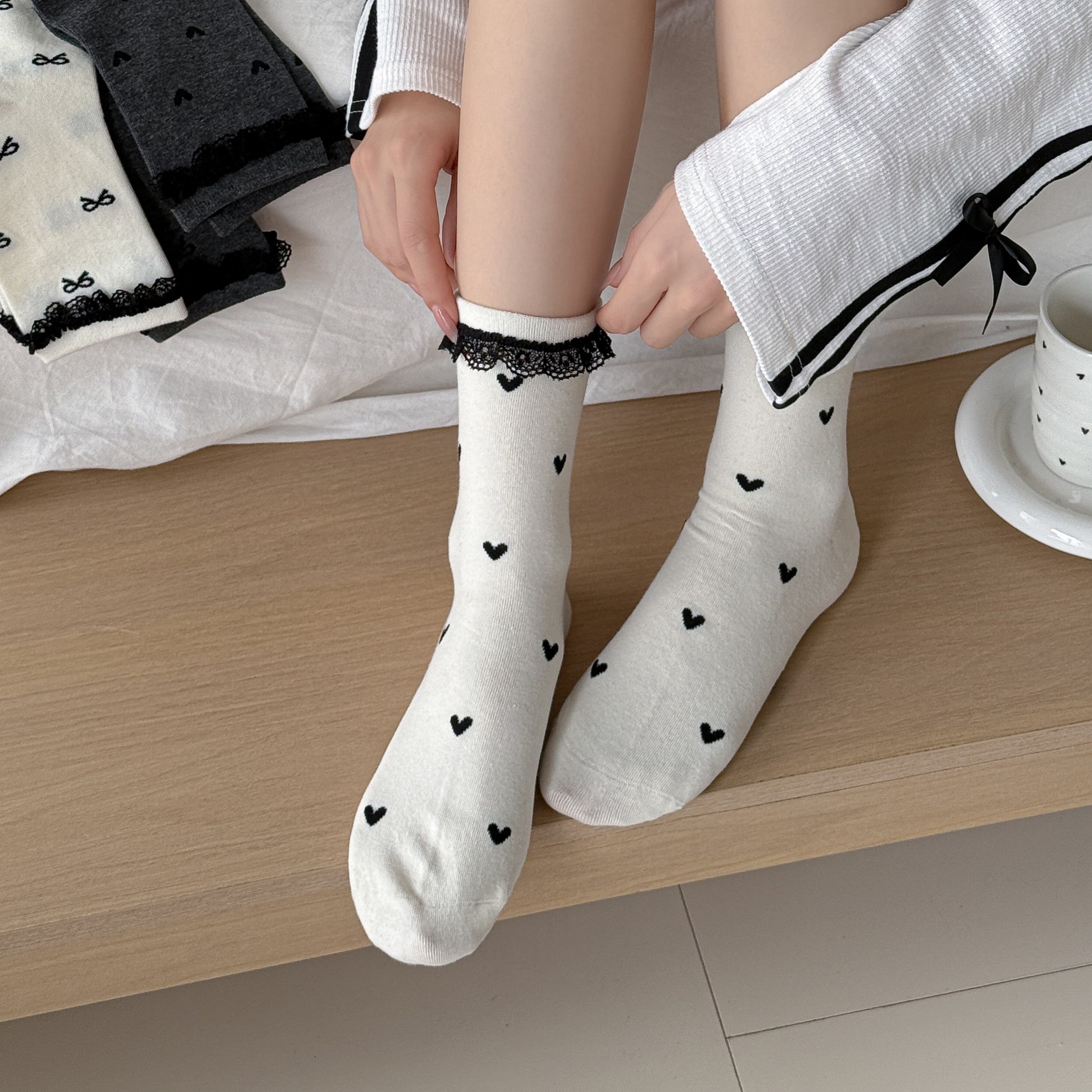 여자 블랙 러플 레이스 리본 면양말 4종세트 - 상세 이미지 2