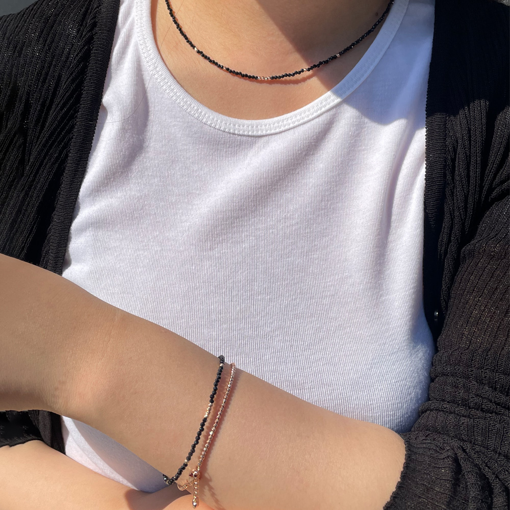 14K 2mm 금 볼 천연 블랙 스피넬 원석 팔찌 - 상세 이미지 3