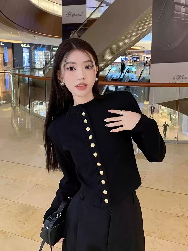 크롭 슬림핏 블랙가디건 라운드넥 클래식 올드머니룩 금장단추 무드 감성 패션 디자인 명품느낌 - 상세 이미지 4