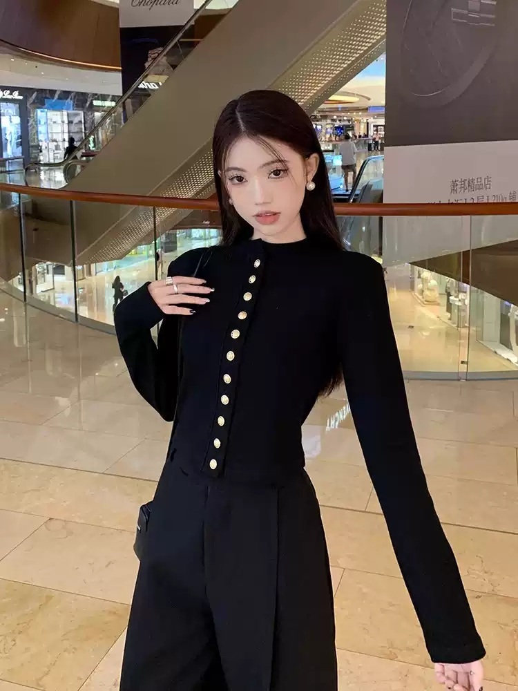크롭 슬림핏 블랙가디건 라운드넥 클래식 올드머니룩 금장단추 무드 감성 패션 디자인 명품느낌 - 상세 이미지 3