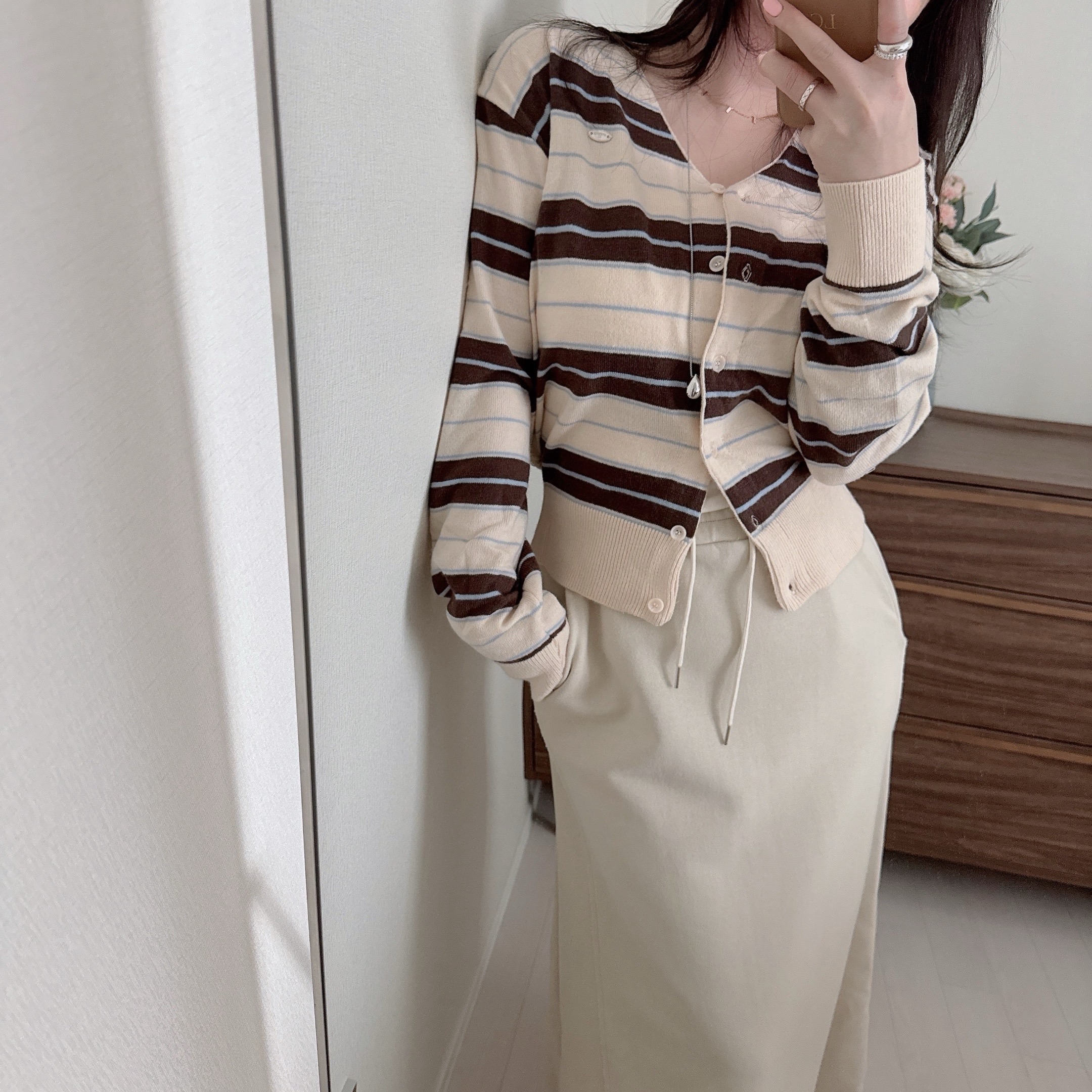 메베르 단가라 스트라이프 브이넥 루즈 니트 가디건 3color 상세 이미지 29