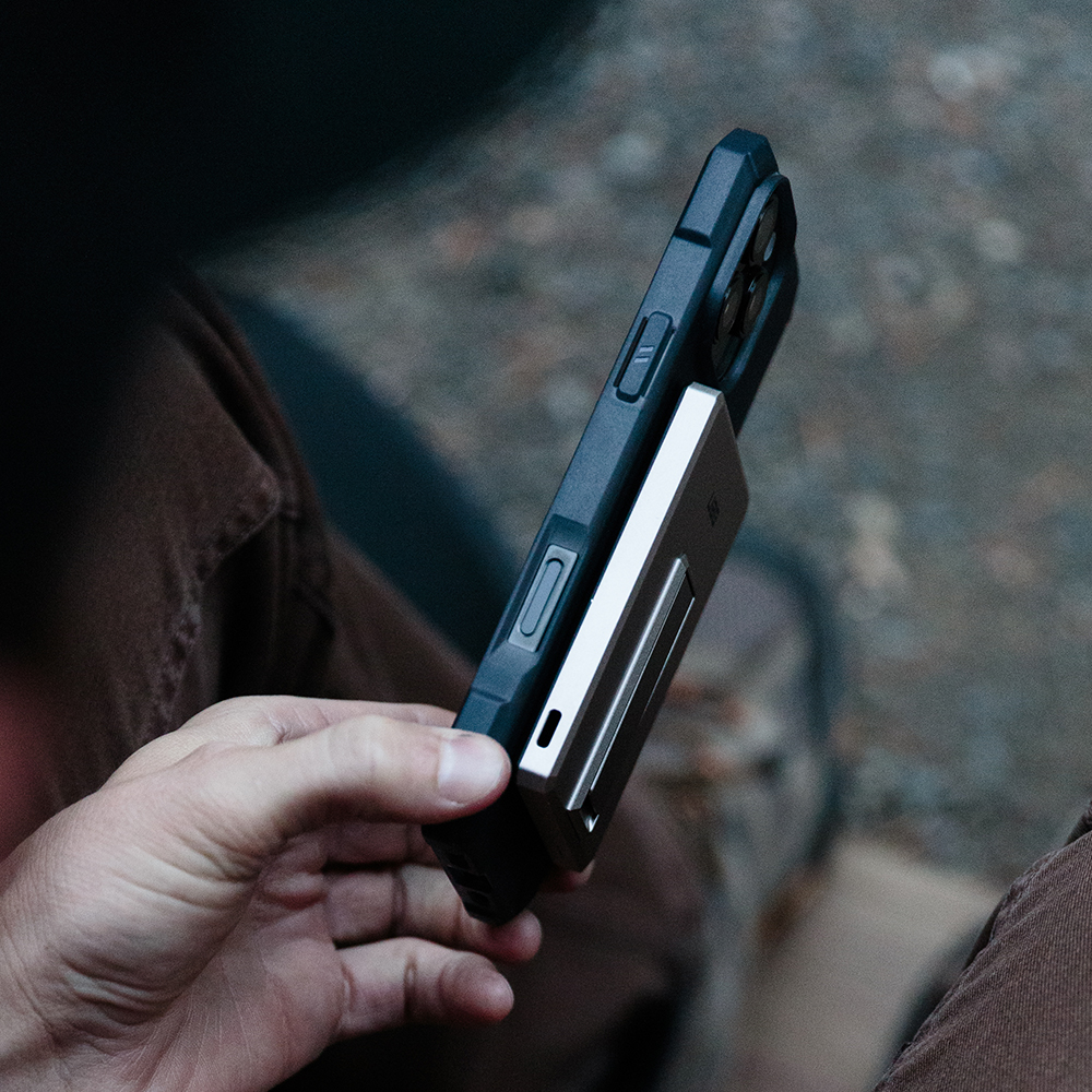 UAG 울트라 슬림 맥세이프 킥스탠드 보조배터리 5000 mAh 이미지 6