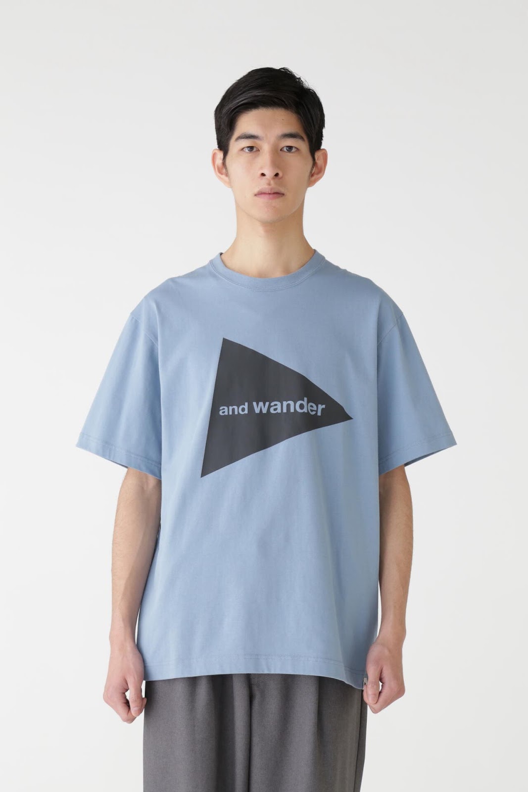 앤드원더 and wander logo 로고 반팔 티셔츠 4컬러 - 상품 이미지