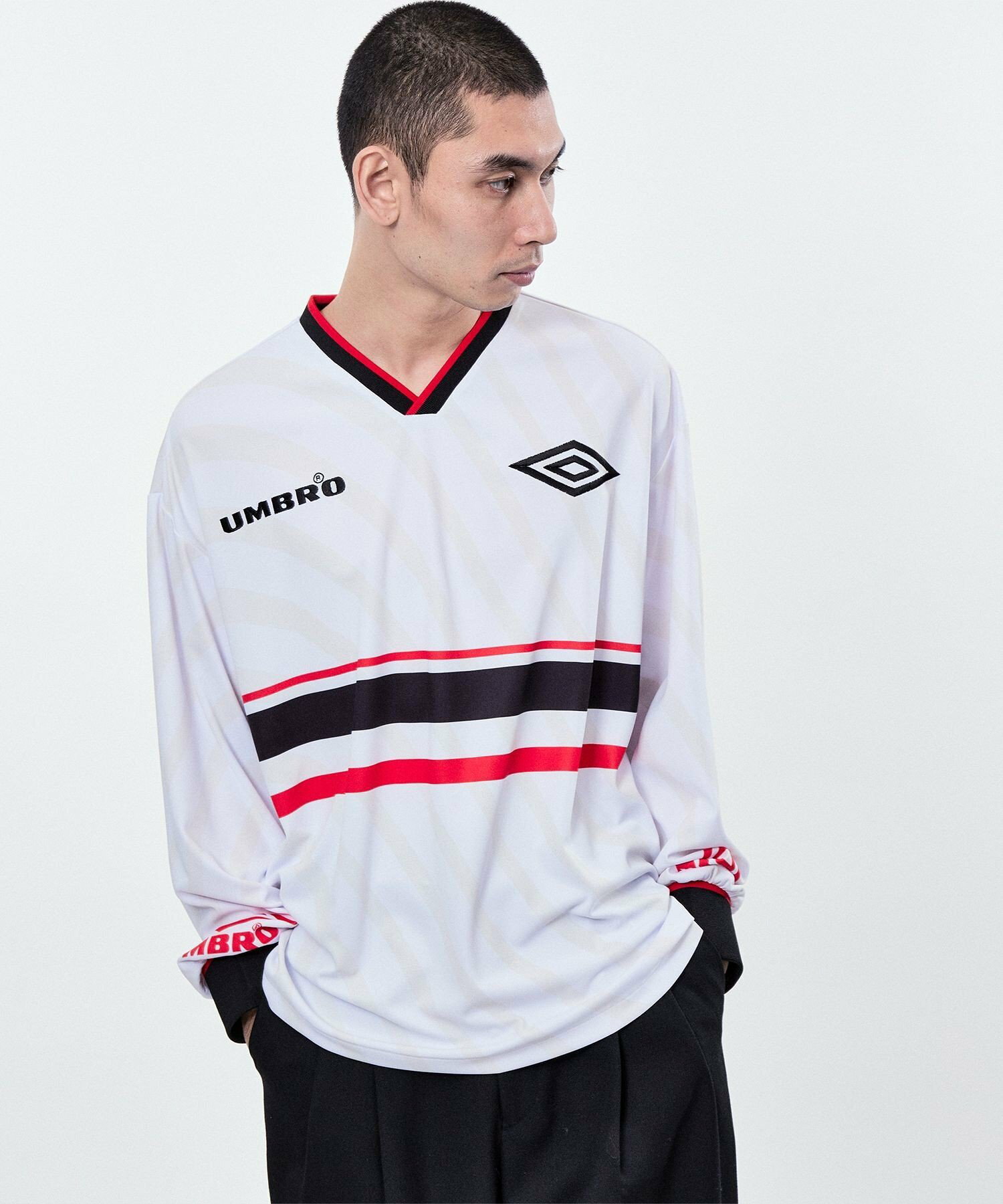 엄브로 UMBRO x 벨퍼 x M 협업 게임 셔츠 25SS 라이트그레이 - 상세 이미지 2