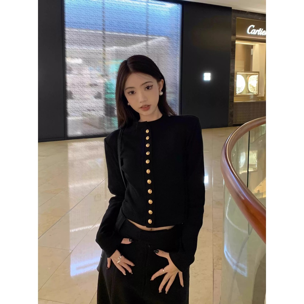 크롭 슬림핏 블랙가디건 라운드넥 클래식 올드머니룩 금장단추 무드 감성 패션 디자인 명품느낌 - 상세 이미지 2