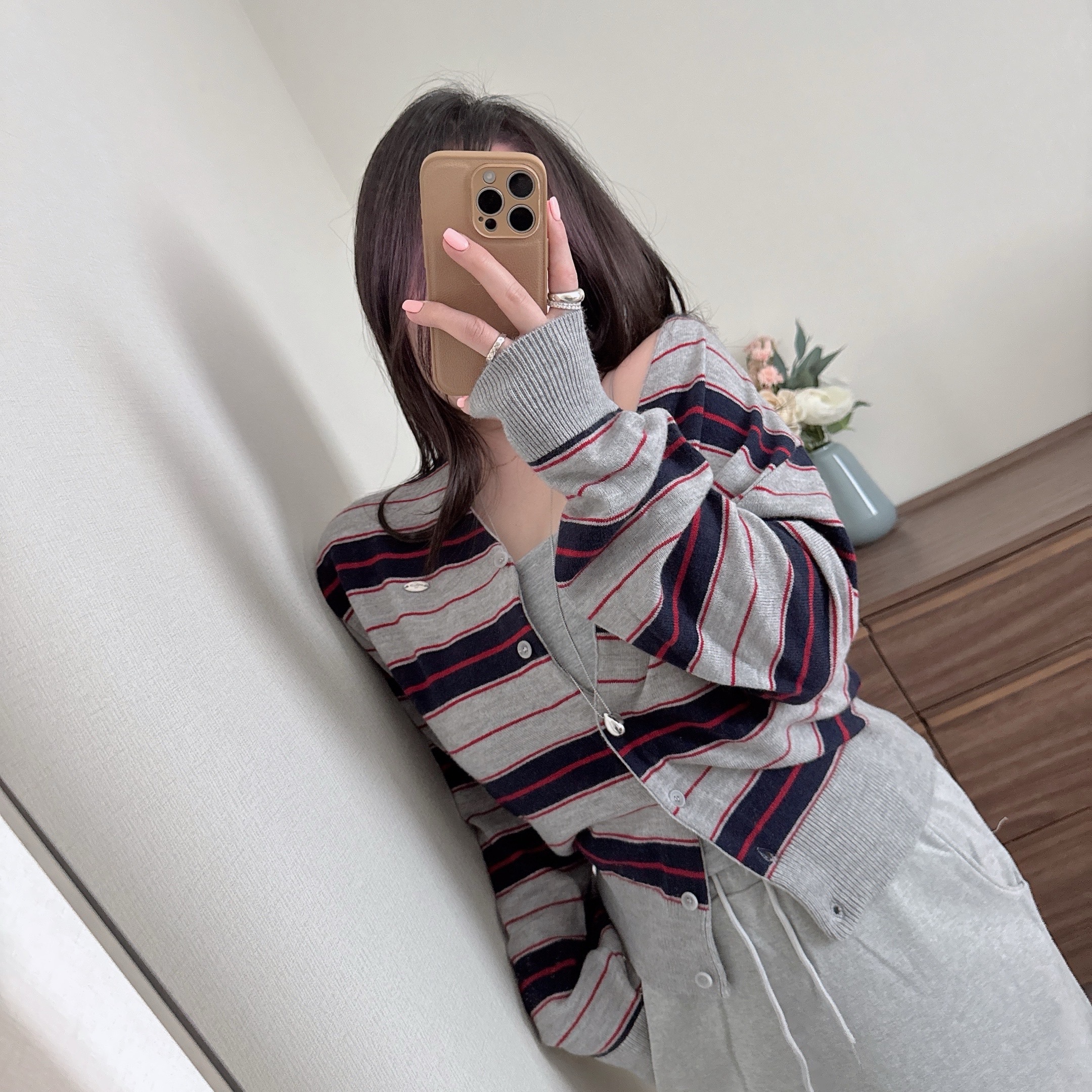 메베르 단가라 스트라이프 브이넥 루즈 니트 가디건 3color 상세 이미지 4