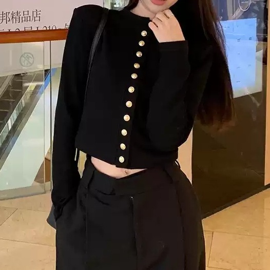 크롭 슬림핏 블랙가디건 라운드넥 클래식 올드머니룩 금장단추 무드 감성 패션 디자인 명품느낌 - 상품 이미지