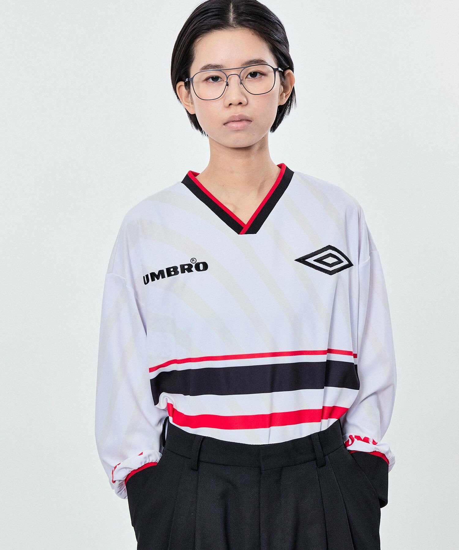 엄브로 UMBRO x 벨퍼 x M 협업 게임 셔츠 25SS 라이트그레이 - 상품 이미지