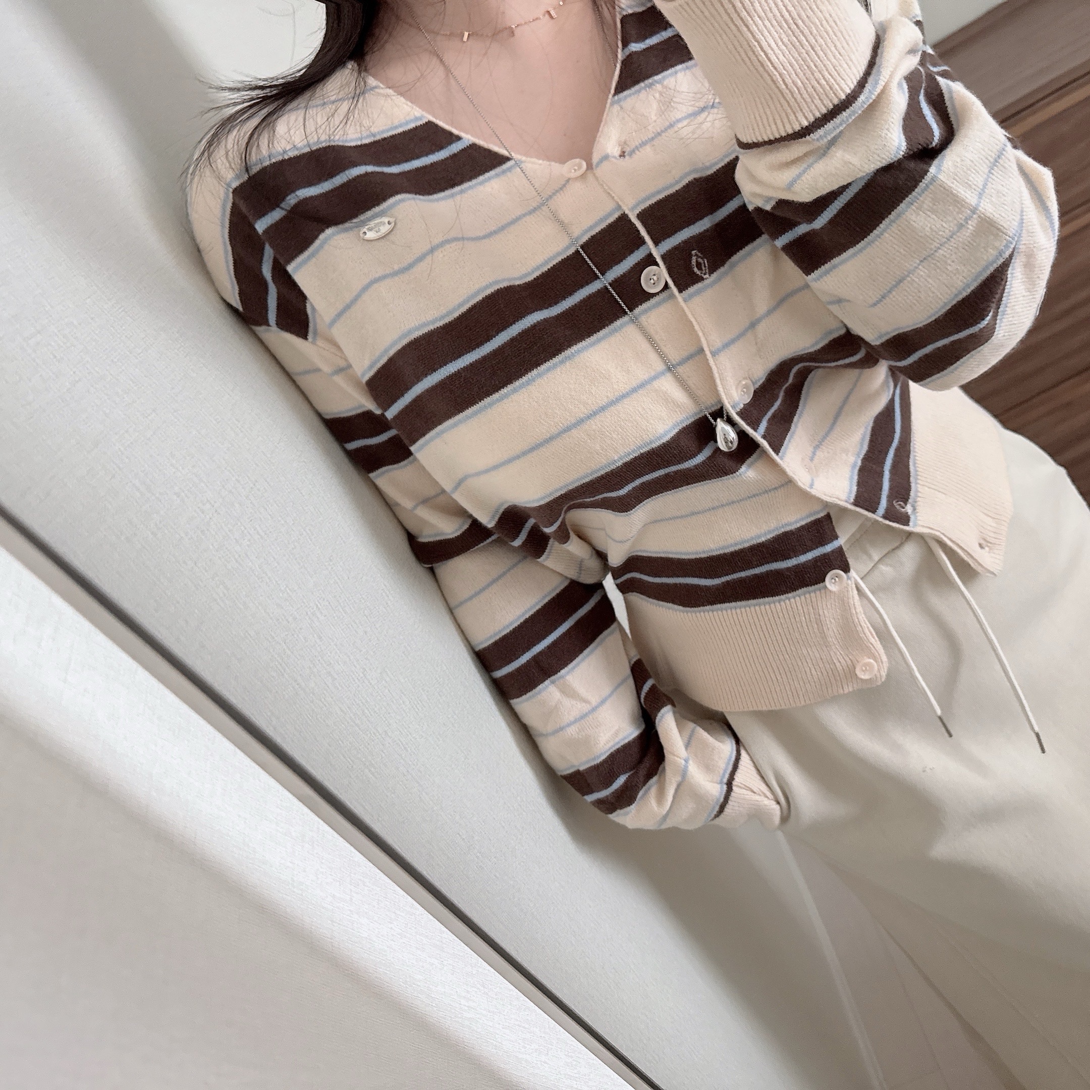 메베르 단가라 스트라이프 브이넥 루즈 니트 가디건 3color 상세 이미지 28