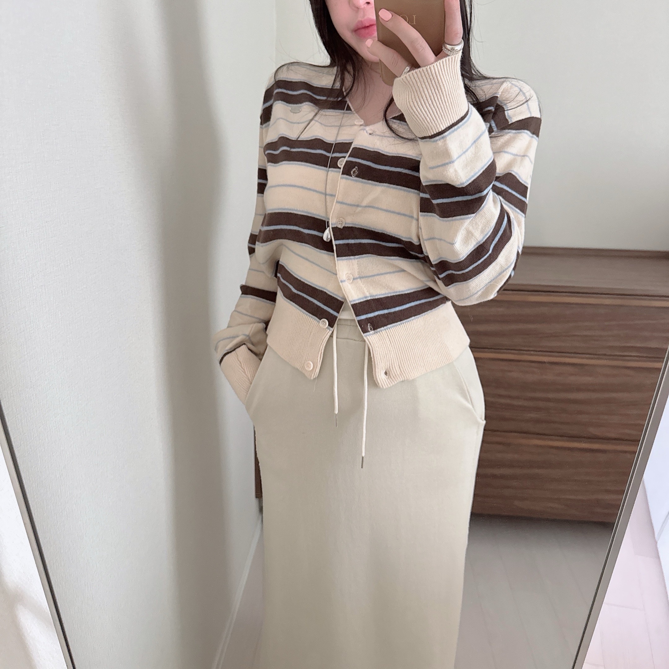 메베르 단가라 스트라이프 브이넥 루즈 니트 가디건 3color 상세 이미지 23