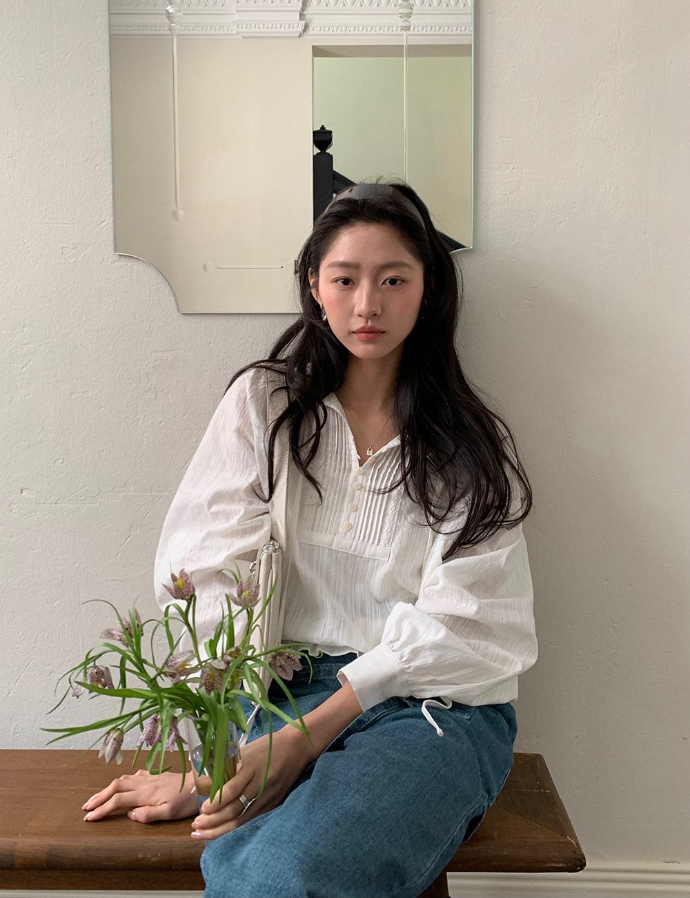 베스티 밑단 프릴 브이넥 레이스 밑단 프릴 핀턱 봄 루즈핏 스트링 레이어드 코튼 러플 셔츠 블라우스 - 상세 이미지 3