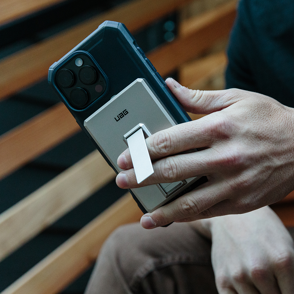 UAG 울트라 슬림 맥세이프 킥스탠드 보조배터리 5000 mAh - 상세 이미지 4