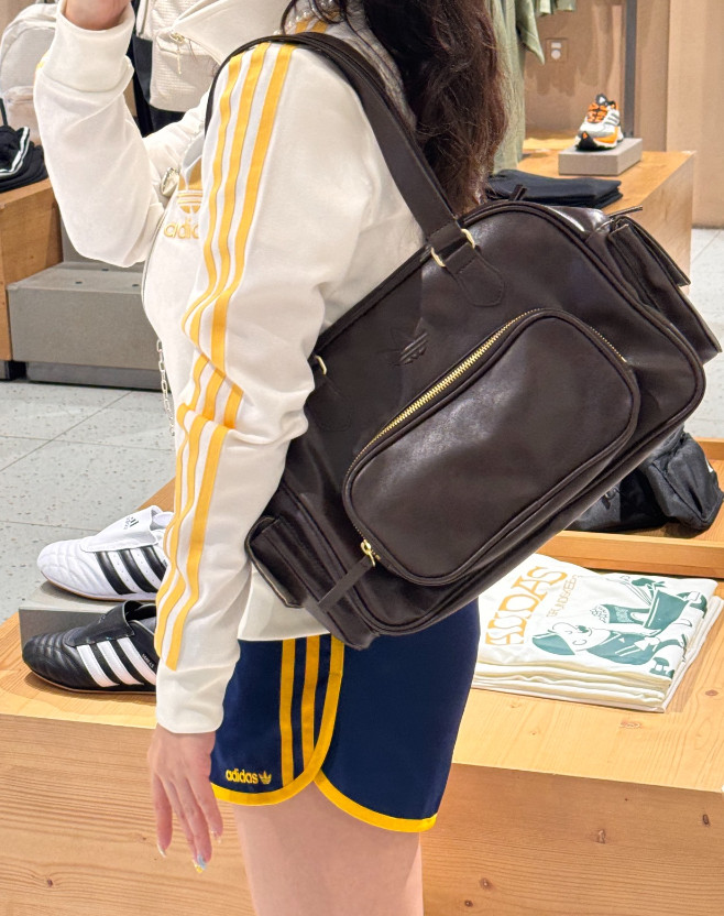 아디다스 오리지널스 레트로 레더 스포츠 숄더백 토트백 브라운 JV9284 - 상세 이미지 2