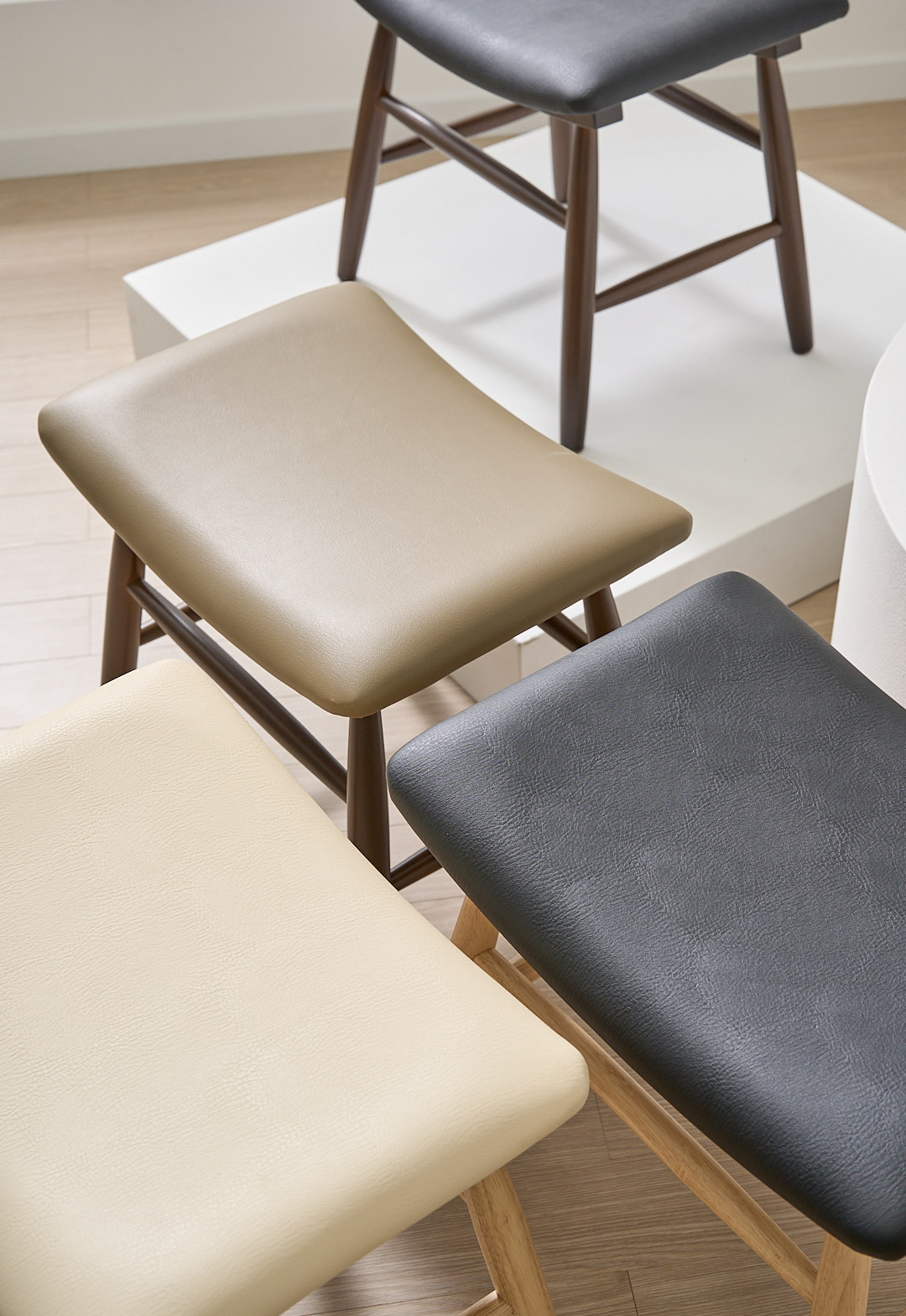 레더스 원목 풋스툴 소파 발받침 화장대 스툴 낮은 현관 가죽 사각 미니 보조 의자 오토만