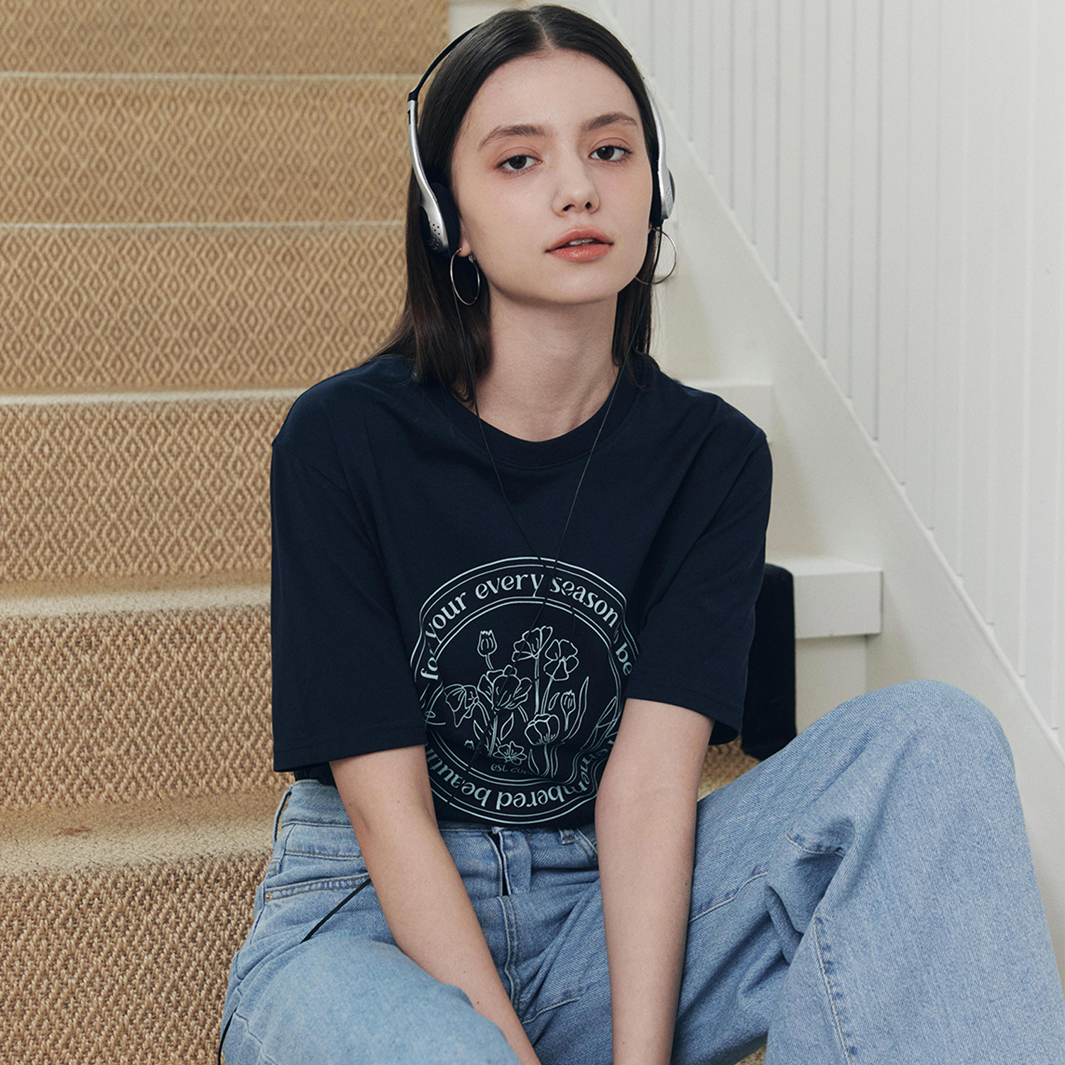 [제로스트릿][6컬러] 플라워 레터링 반팔 티셔츠 FLOWER LETTERING SHORT SLEEVE T-SHIRT - 상세 이미지 4