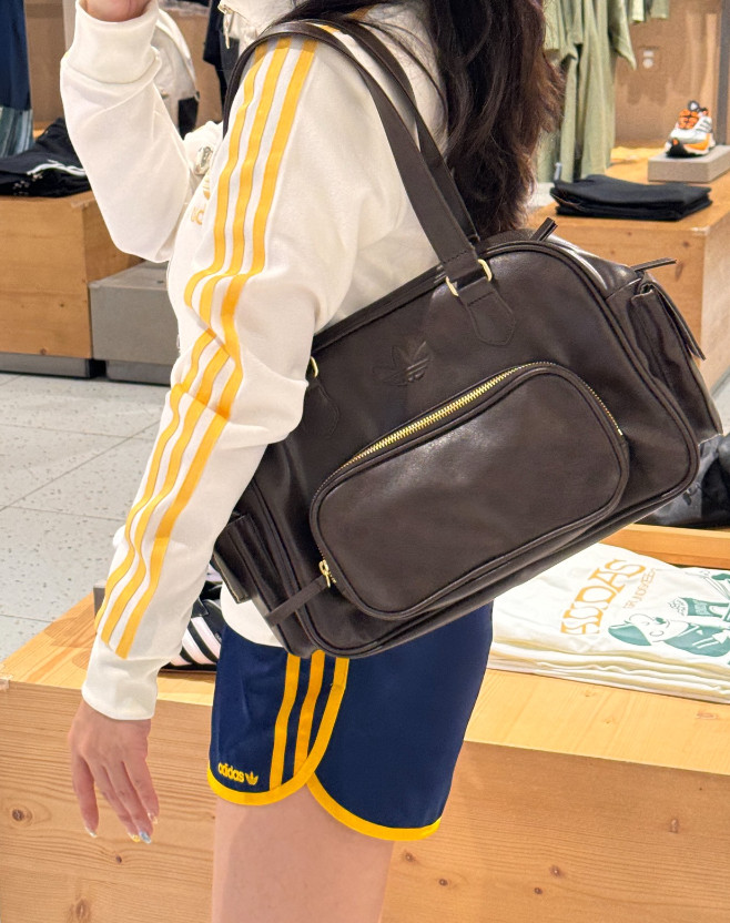 아디다스 오리지널스 레트로 레더 스포츠 숄더백 토트백 브라운 JV9284 - 상세 이미지 3