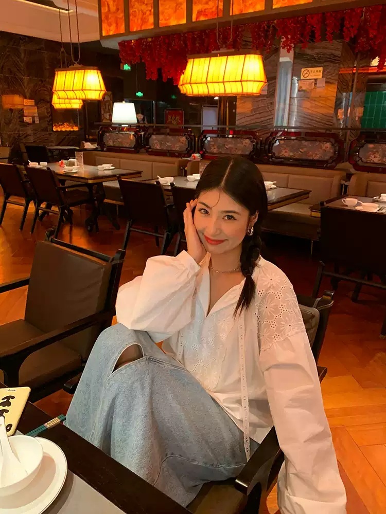 순면 플라워패턴 셔츠 펀칭 스트랩 긴팔 화이트 루즈핏 봄 가을 - 상세 이미지 3