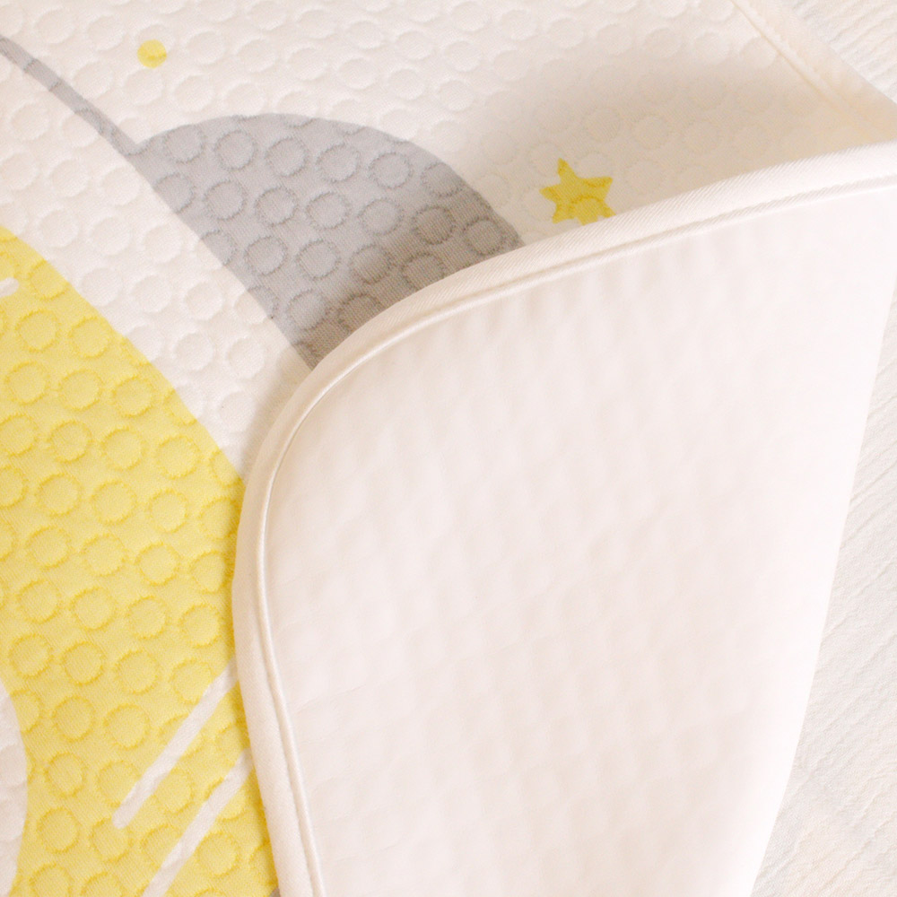 베이비앙 스페이스 덕 휴대용 실리콘 논슬립 방수패드 미니 방수요 (기저귀 교체매트 병행)