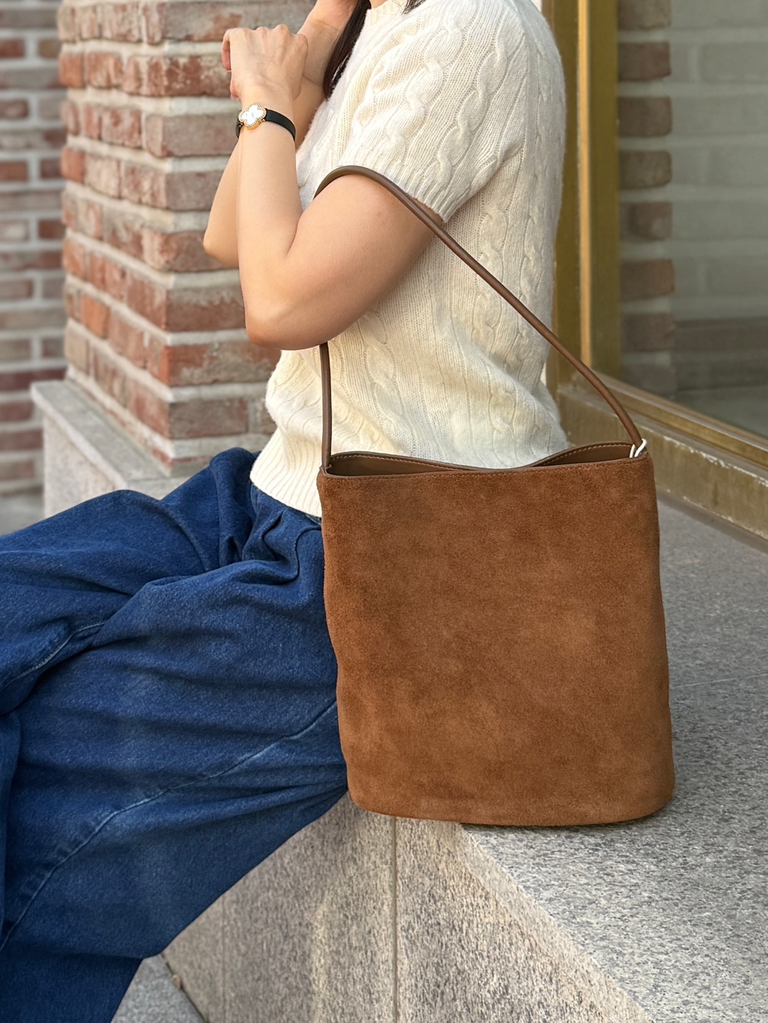 BLOW 스웨이드 버킷백 Suède Bucket Bag _ Mocha Mousse - 상세 이미지 4