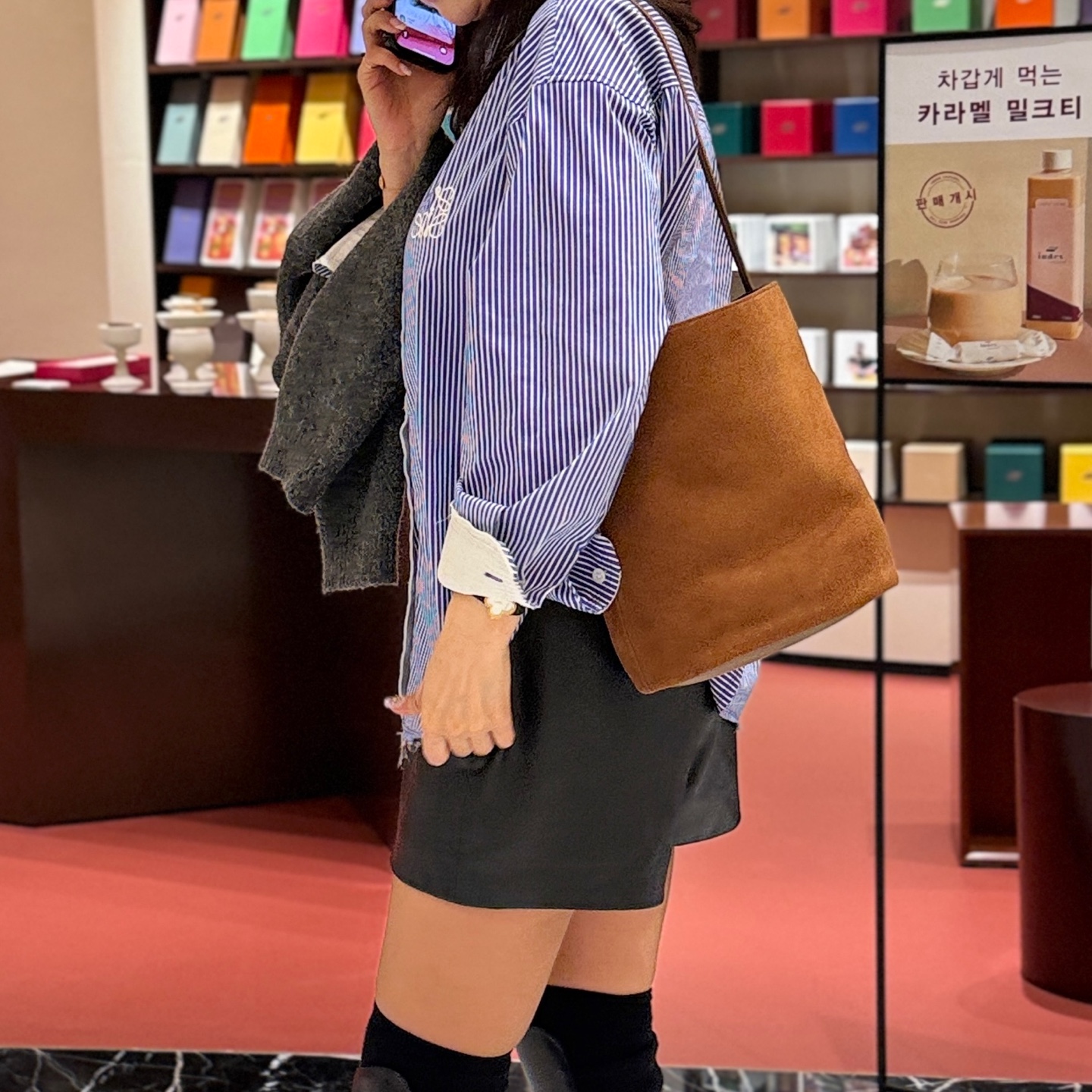 BLOW 스웨이드 버킷백 Suède Bucket Bag _ Mocha Mousse 이미지 6