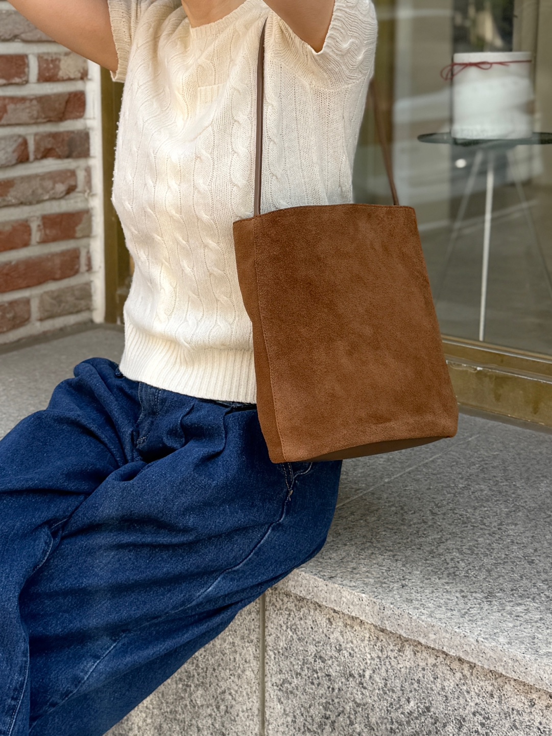 BLOW 스웨이드 버킷백 Suède Bucket Bag _ Mocha Mousse - 상세 이미지 5