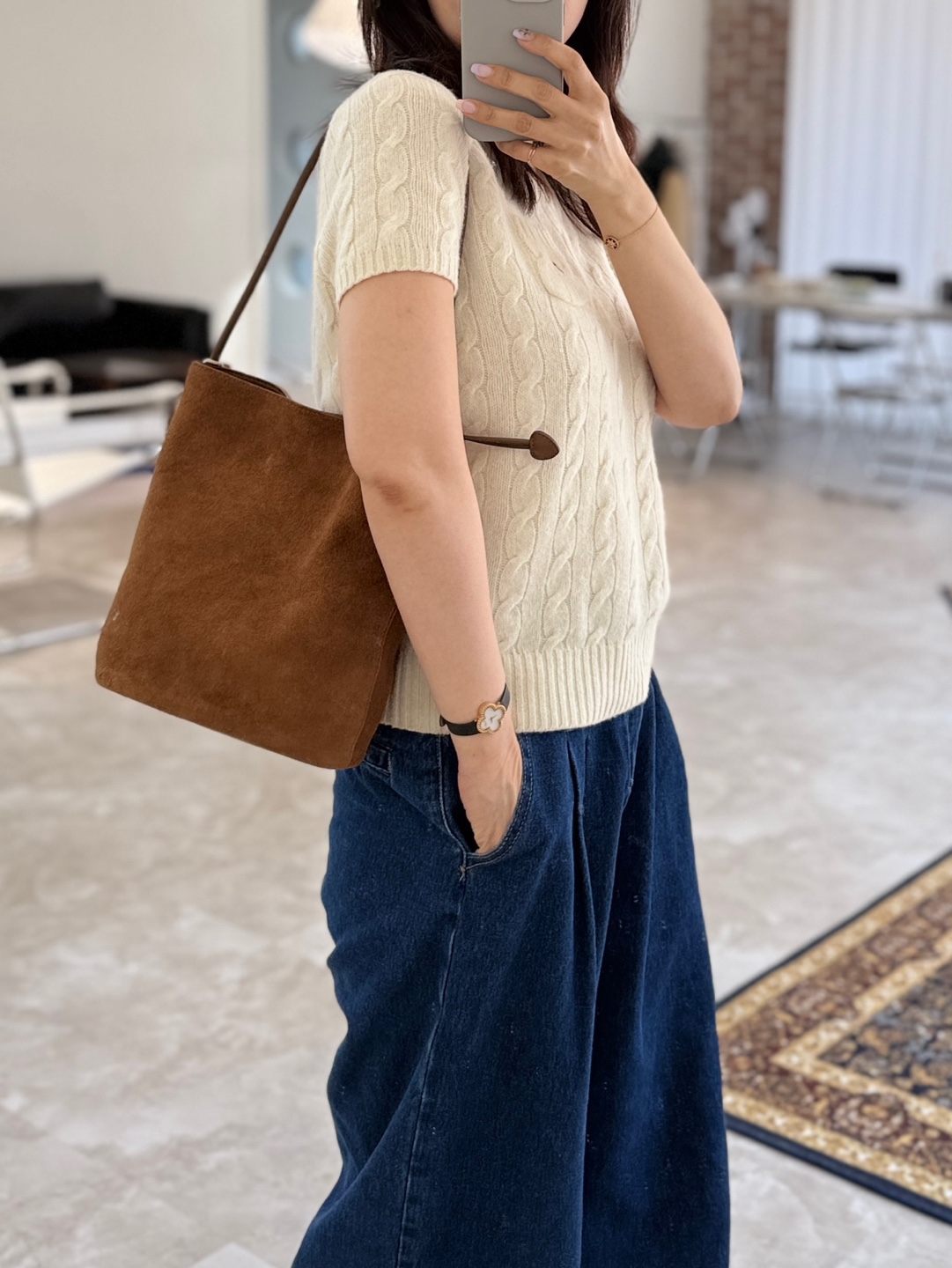 BLOW 스웨이드 버킷백 Suède Bucket Bag _ Mocha Mousse - 상세 이미지 2