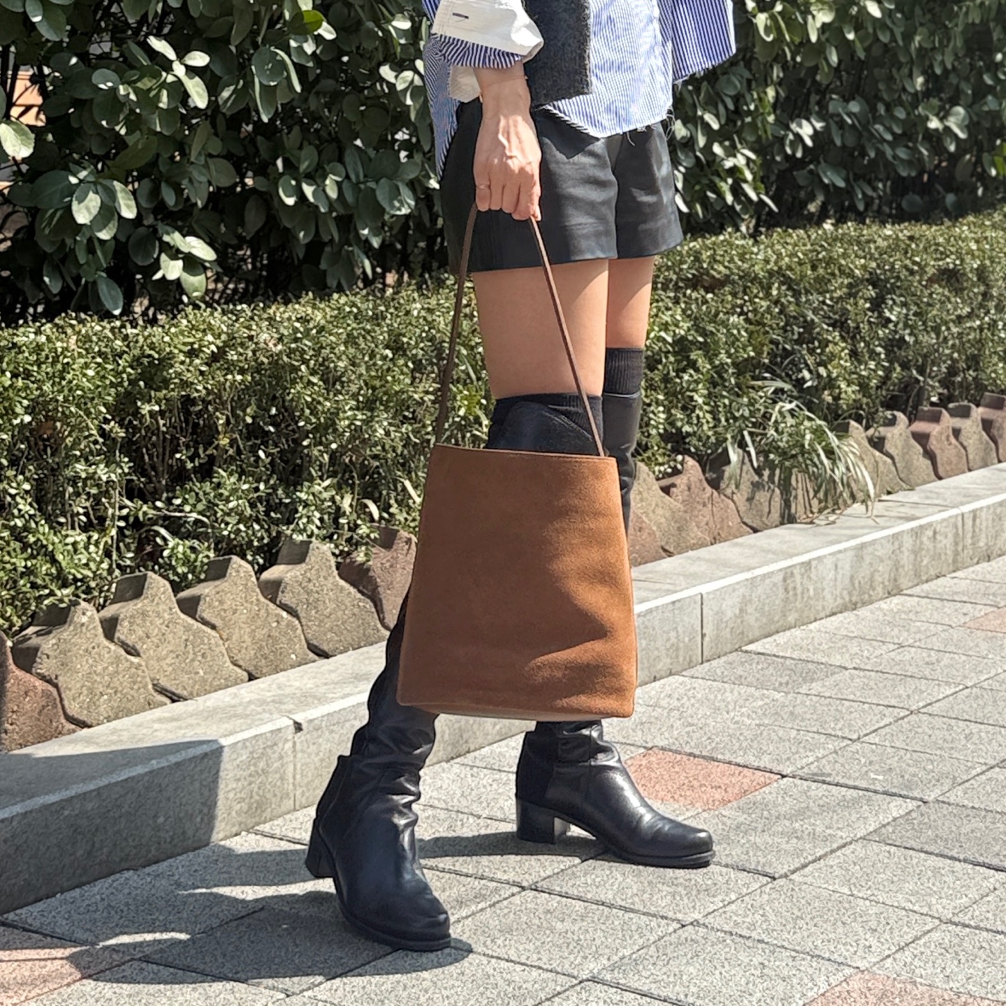 BLOW 스웨이드 버킷백 Suède Bucket Bag _ Mocha Mousse 이미지 8