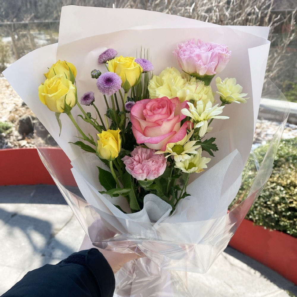 졸업 생일 기념일 생화 소형 꽃다발 꽃배달 싼곳 생화택배 - 상세 이미지 2