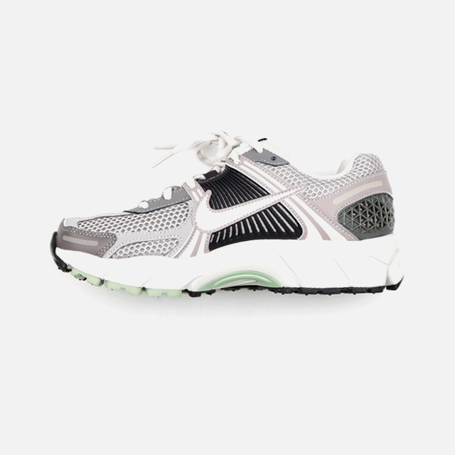 나이키 우먼 줌 보메로 5 운동화 FB8825-001