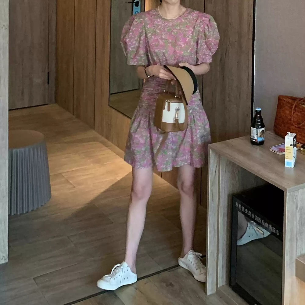 반팔퍼프소매 라운드넥 원피스 여름 플라워패턴 장미 허리셔링 빈티지 레트로 핑크색 무드 - 상세 이미지 5