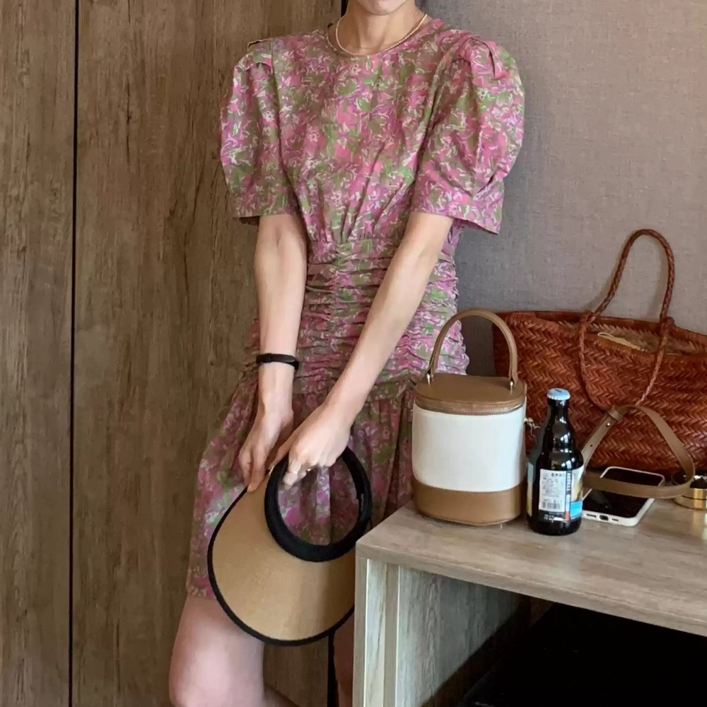 반팔퍼프소매 라운드넥 원피스 여름 플라워패턴 장미 허리셔링 빈티지 레트로 핑크색 무드 - 상세 이미지 4